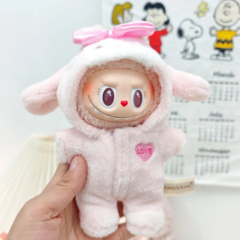 Onesie Conejito Suave para Labubu 17 cm V1/V2 – Ropa de Muñeco Mini, Pijama Kawaii Accesorio Fan-Made