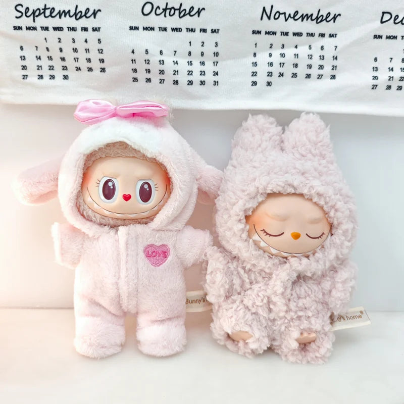 Onesie Conejito Suave para Labubu 17 cm V1/V2 – Ropa de Muñeco Mini, Pijama Kawaii Accesorio Fan-Made