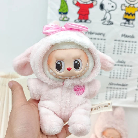 Onesie Conejito Suave para Labubu 17 cm V1/V2 – Ropa de Muñeco Mini, Pijama Kawaii Accesorio Fan-Made